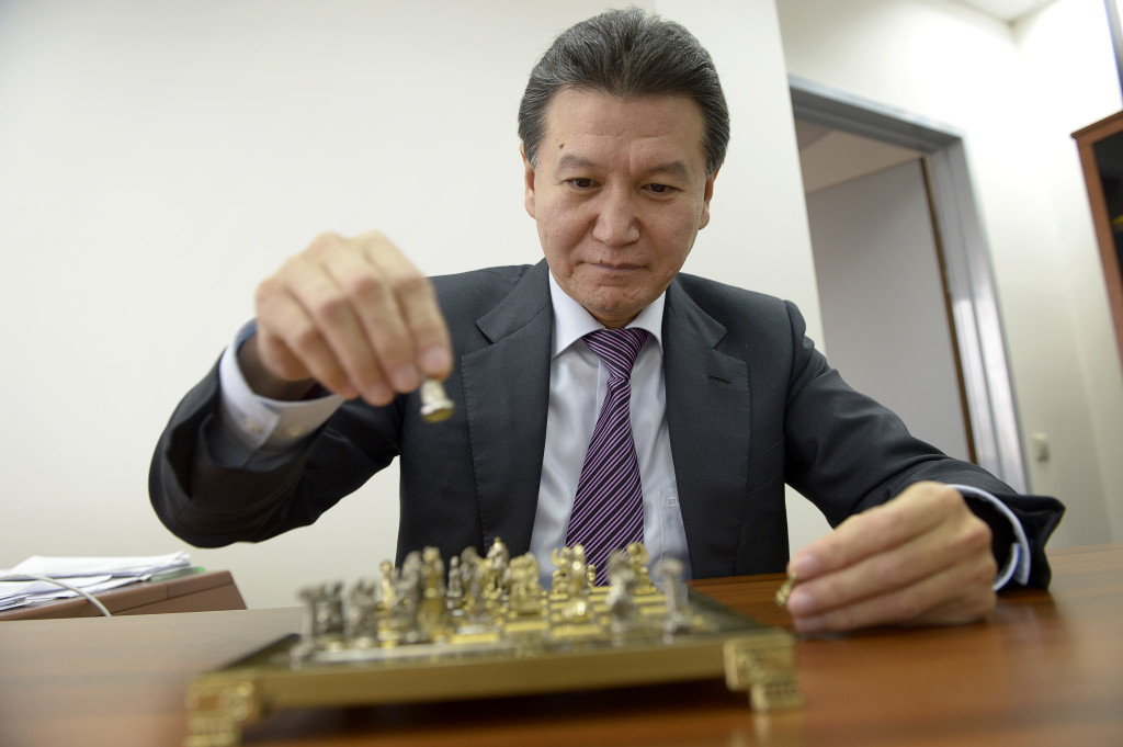 -varför har schackbrädet 64 rutor, undrar President Kirsan Iljumzjinov 